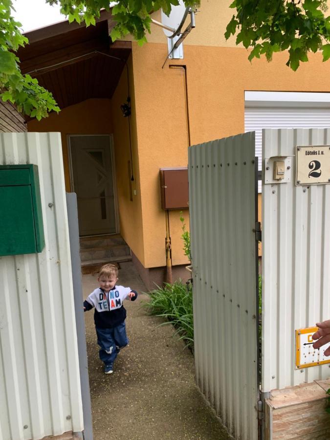Eoetvoes Vendeghaz Villa Hajduszoboszlo Luaran gambar