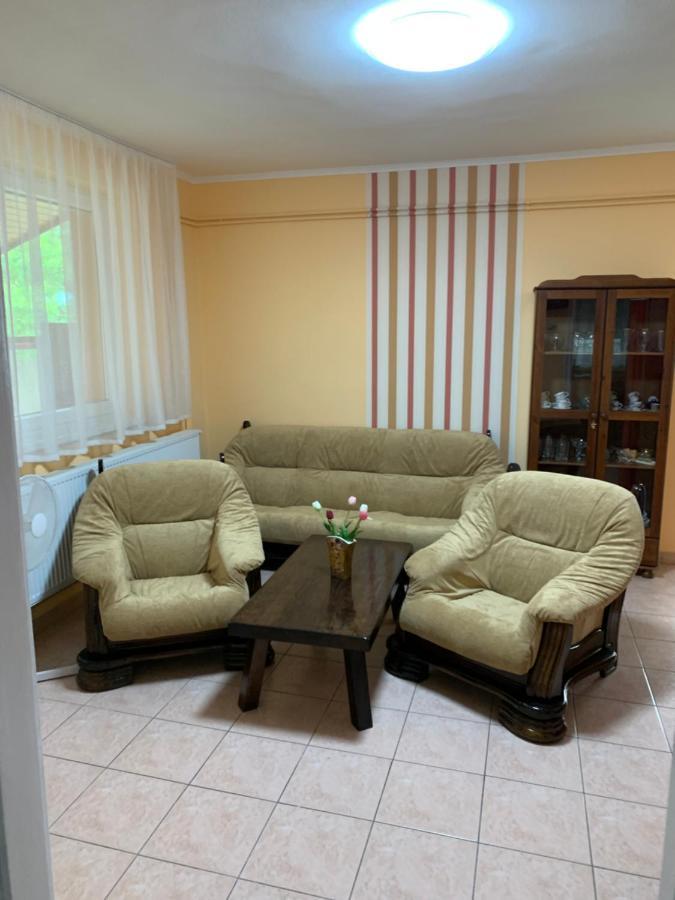 Eoetvoes Vendeghaz Villa Hajduszoboszlo Luaran gambar