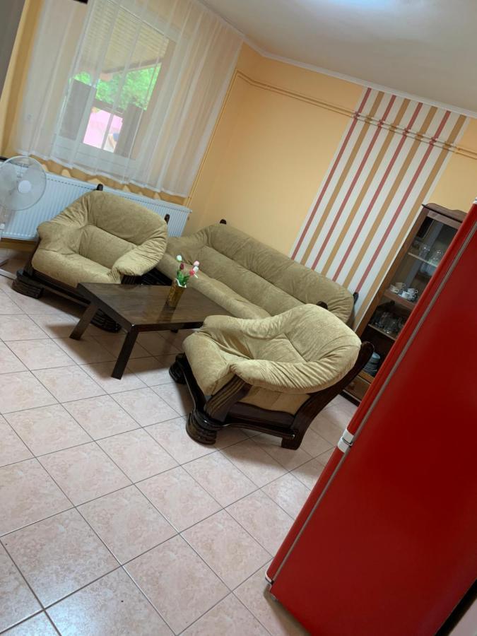 Eoetvoes Vendeghaz Villa Hajduszoboszlo Luaran gambar
